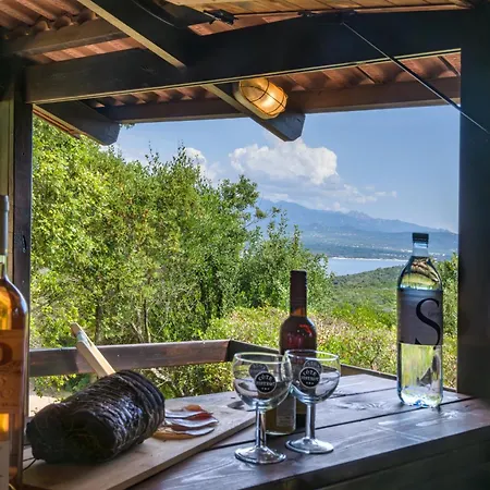 Κάμπινγκ U Pirellu 4*