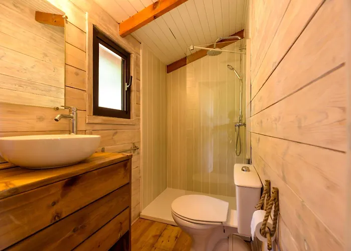 U Pirellu אתר קמפינג 4*